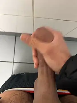 Snapshot of amialiii chatting on February 2025 10:43:02 PM amialiii online show from February 2025 10:43:02 PM