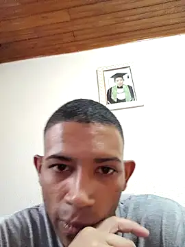 Snapshot of Mineirinho043 chatting on February 2025 06:37:01 PM Mineirinho043 online show from February 2025 06:37:01 PM