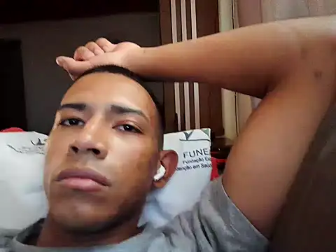 Snapshot of Mineirinho043 chatting on February 2025 02:44:01 PM Mineirinho043 online show from February 2025 02:44:01 PM