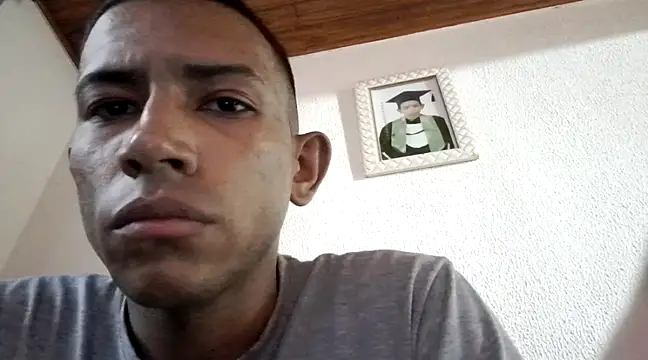 Snapshot of Mineirinho043 chatting on February 2025 09:43:01 PM Mineirinho043 online show from February 2025 09:43:01 PM