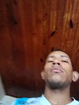 Snapshot of Mineirinho043 chatting on February 2025 03:21:01 PM Mineirinho043 online show from February 2025 03:21:01 PM