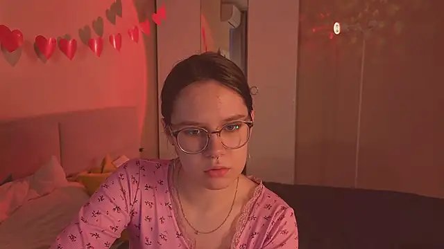 Mia Luw online show from February 2026 05:18:02 AM