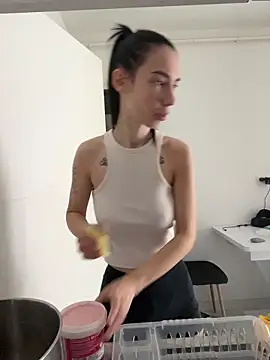 Celine Roxelle online show from April 2026 12:23:01 PM