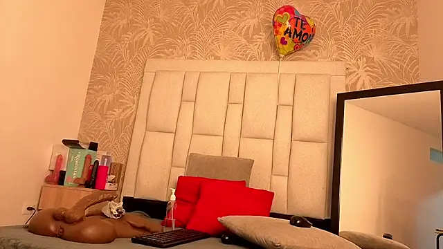 dafnnelewis online show from December 2025 11:15:01 AM