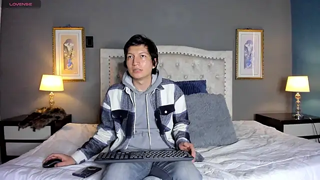 Golden-Boyy online show from February 2025 12:28:01 PM