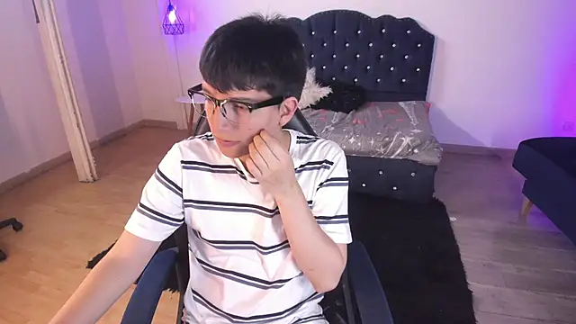 Golden-Boyy online show from September 2025 03:39:01 AM