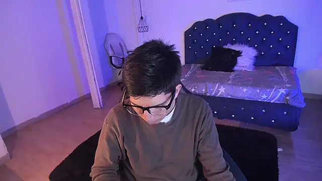 Golden-Boyy online show from September 2025 03:32:01 AM