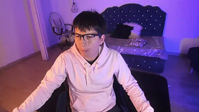 Golden-Boyy online show from September 2025 03:21:02 AM