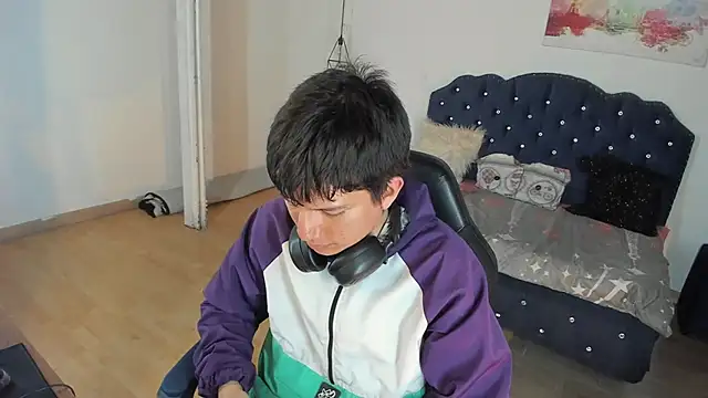 Golden-Boyy online show from October 2025 03:28:01 AM
