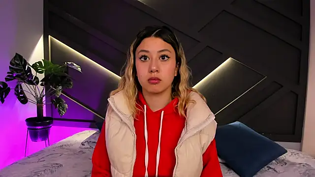 cloe palmer online show from February 2025 07:31:02 PM