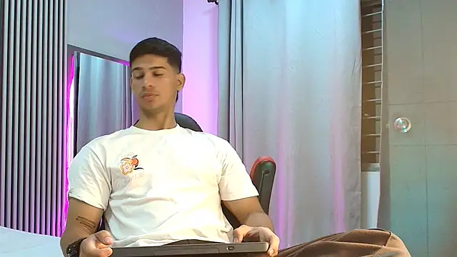 Snapshot of ANDRES_STUD chatting on September 2025 03:28:01 AM ANDRES STUD online show from September 2025 03:28:01 AM