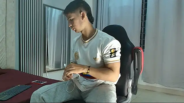 Snapshot of ANDRES_STUD chatting on September 2025 04:28:02 AM ANDRES STUD online show from September 2025 04:28:02 AM