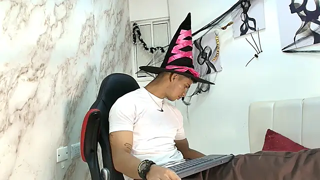 Snapshot of ANDRES_STUD chatting on October 2025 04:57:01 AM ANDRES STUD online show from October 2025 04:57:01 AM