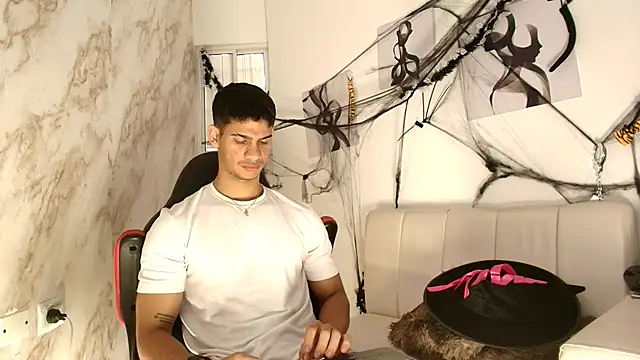 Snapshot of ANDRES_STUD chatting on October 2025 12:45:01 PM ANDRES STUD online show from October 2025 12:45:01 PM