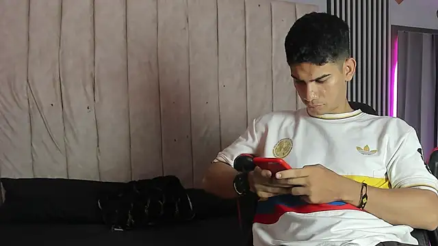 Snapshot of ANDRES_STUD chatting on November 2025 04:24:02 AM ANDRES STUD online show from November 2025 04:24:02 AM