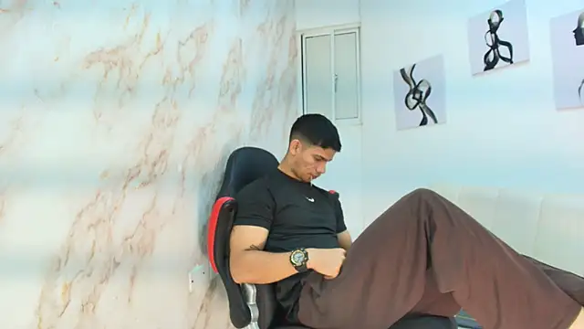 Snapshot of ANDRES_STUD chatting on December 2025 04:31:02 AM ANDRES STUD online show from December 2025 04:31:02 AM