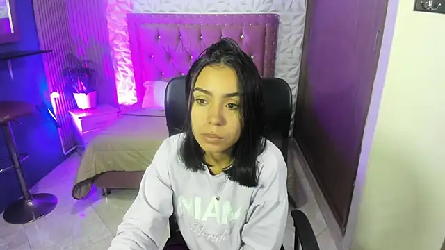Snapshot of julieta_fn chatting on June 2026 12:41:02 PM julieta fn online show from June 2026 12:41:02 PM