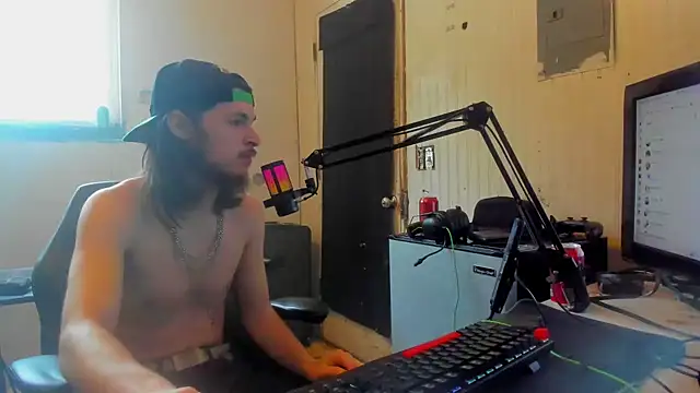 nuttyking2022 online show from February 2025 06:06:01 PM