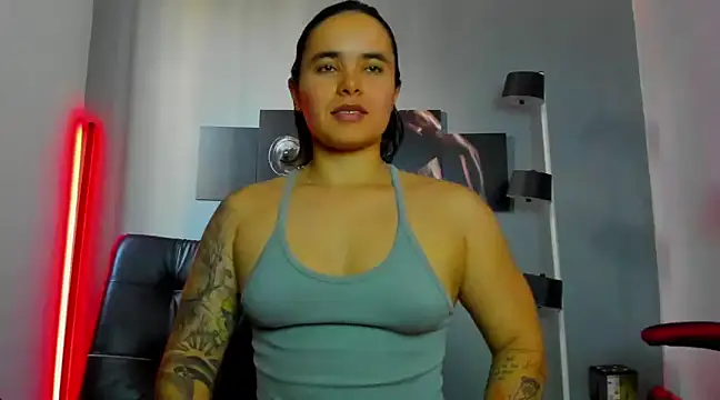 karlyjons12 online show from February 2025 02:13:02 PM