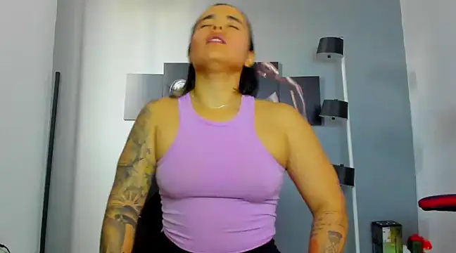 karlyjons12 online show from February 2025 03:43:02 PM