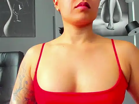 karlyjons12 online show from October 2025 02:18:01 PM