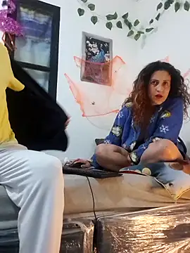 jeans and emma online show from October 2025 12:26:01 AM