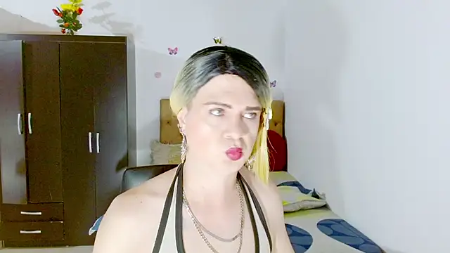 Snapshot of Dolldirtyxxx chatting on June 2026 05:45:01 AM Dolldirtyxxx online show from June 2026 05:45:01 AM