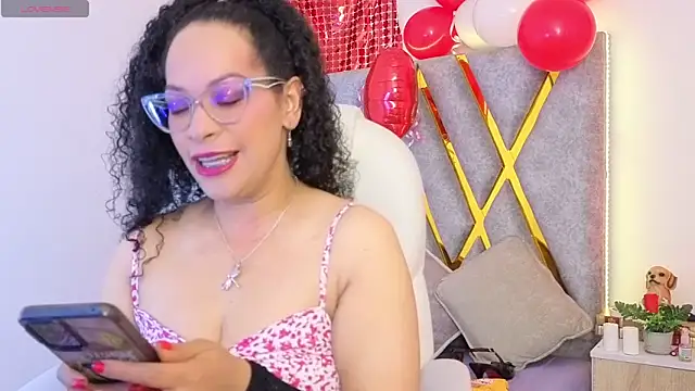 Cintiia Holmes online show from February 2026 01:02:02 AM