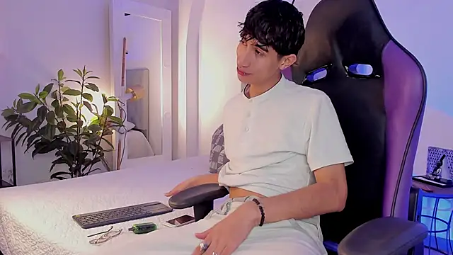 NovaaWheler online show from February 2025 04:59:02 AM