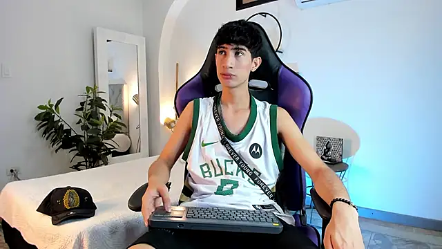 NovaaWheler online show from February 2025 12:44:02 PM