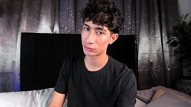 NovaaWheler online show from November 2025 08:19:02 PM