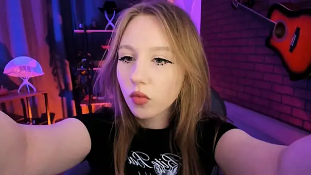 Snapshot of DariaTate chatting on April 2026 11:39:02 AM DariaTate online show from April 2026 11:39:02 AM