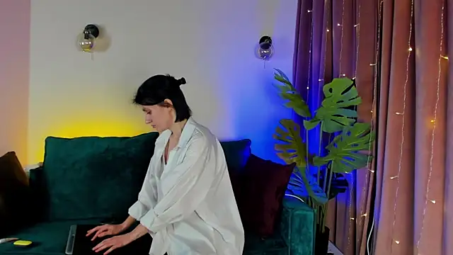 roxy riot  online show from February 2025 01:21:01 AM