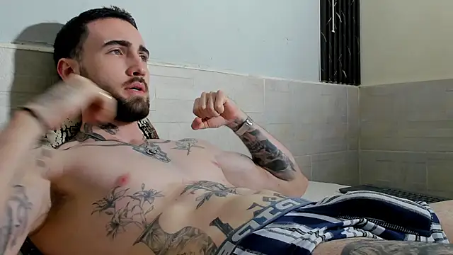 Luke davis01 online show from February 2025 04:48:02 PM