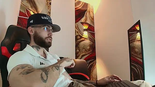 Luke davis01 online show from October 2025 01:25:02 PM