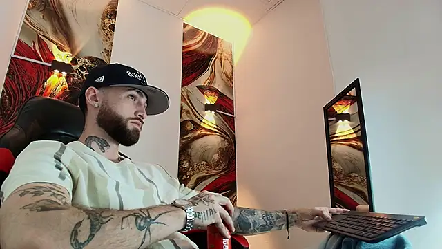 Luke davis01 online show from October 2025 01:23:02 PM