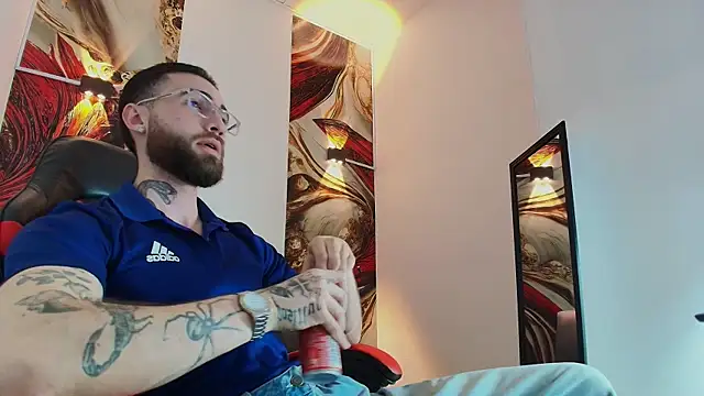 Luke davis01 online show from November 2025 01:11:01 PM