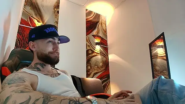 Snapshot of Luke_davis01 chatting on March 2026 01:03:02 PM Luke davis01 online show from March 2026 01:03:02 PM