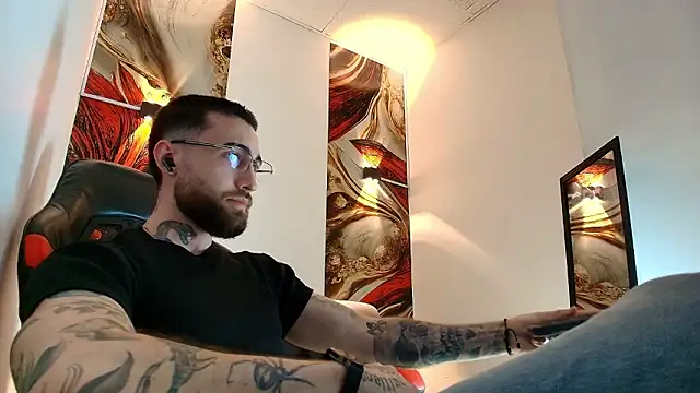 Snapshot of Luke_davis01 chatting on March 2026 01:15:02 PM Luke davis01 online show from March 2026 01:15:02 PM