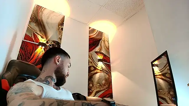 Snapshot of Luke_davis01 chatting on April 2026 01:33:02 PM Luke davis01 online show from April 2026 01:33:02 PM