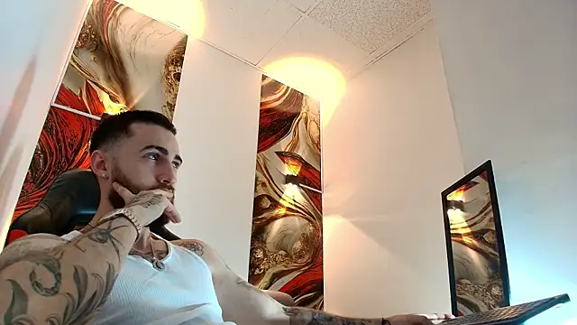 Snapshot of Luke_davis01 chatting on April 2026 01:00:02 PM Luke davis01 online show from April 2026 01:00:02 PM