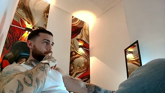 Snapshot of Luke_davis01 chatting on April 2026 01:07:01 PM Luke davis01 online show from April 2026 01:07:01 PM