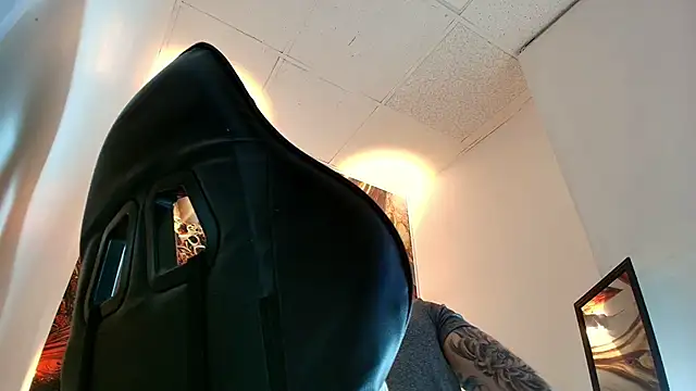 Snapshot of Luke_davis01 chatting on April 2026 01:01:02 PM Luke davis01 online show from April 2026 01:01:02 PM