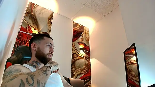 Snapshot of Luke_davis01 chatting on April 2026 01:06:02 PM Luke davis01 online show from April 2026 01:06:02 PM