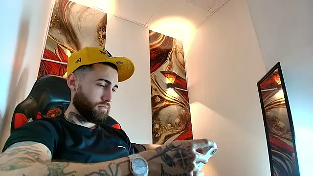 Snapshot of Luke_davis01 chatting on April 2026 01:12:01 PM Luke davis01 online show from April 2026 01:12:01 PM