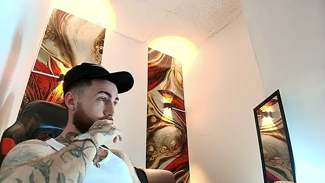 Snapshot of Luke_davis01 chatting on April 2026 01:02:01 PM Luke davis01 online show from April 2026 01:02:01 PM