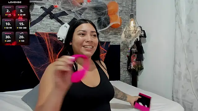 Sophia Brunett online show from October 2025 12:09:01 PM