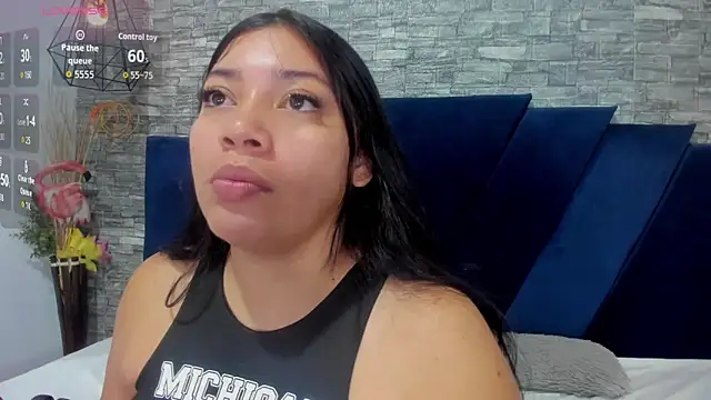 Sophia Brunett online show from November 2025 12:15:02 PM