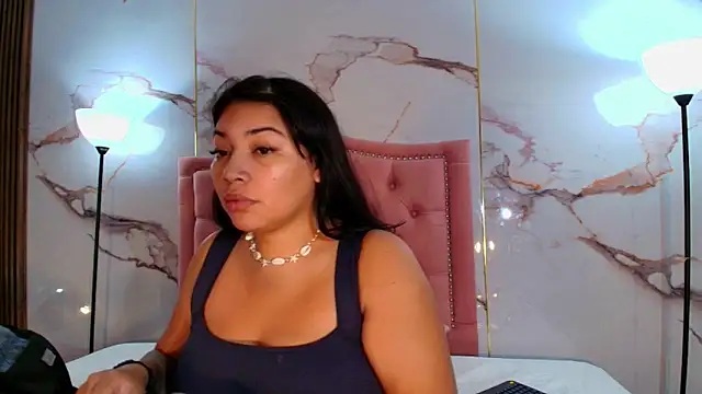 Sophia Brunett online show from December 2025 12:12:02 PM