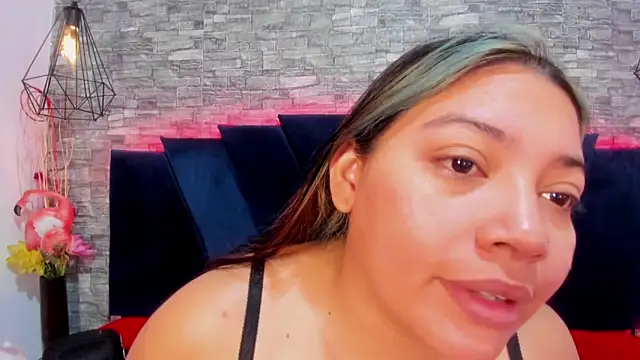 Snapshot of Sophia_Brunett chatting on April 2026 12:01:01 PM Sophia Brunett online show from April 2026 12:01:01 PM